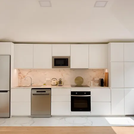 Апартаменты Vibrant Host-campo 24 Agosto *