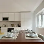 Vibrant Host-campo 24 Agosto Διαμέρισμα *
