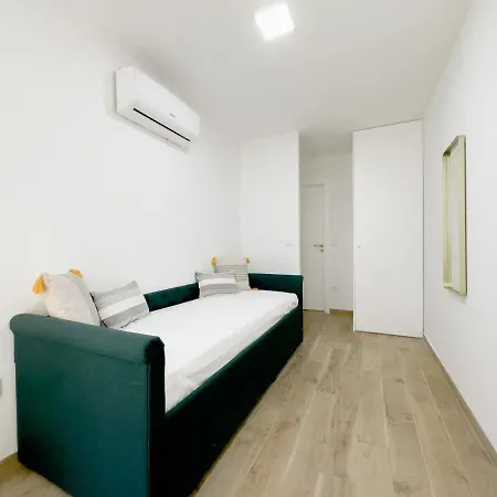 Vibrant Host Solutions-campo 24 Agosto * Πόρτο