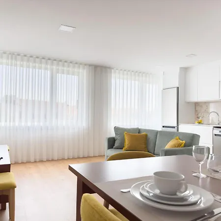 Vibrant Host-campo 24 Agosto Porto