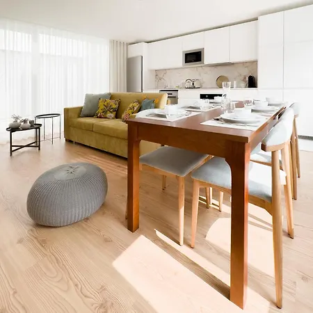 Vibrant Host-campo 24 Agosto Oporto