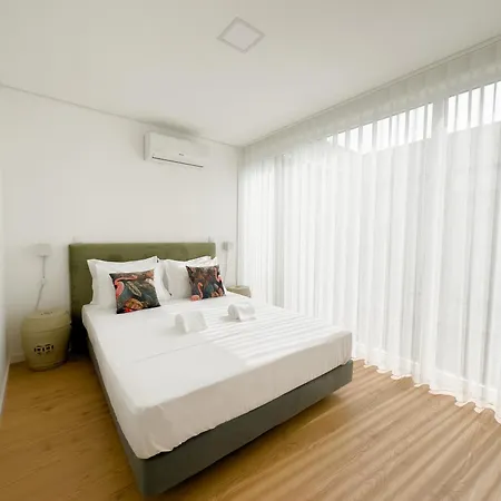 Vibrant Host Solutions-campo 24 Agosto * Πόρτο