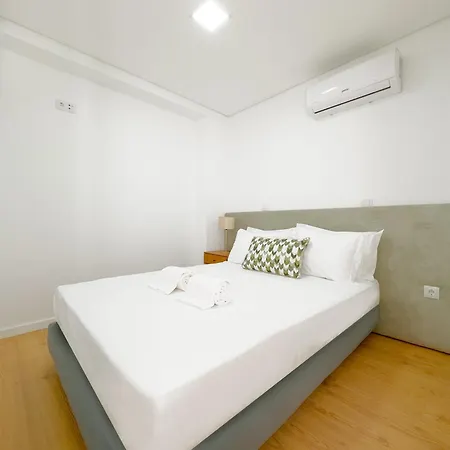 Vibrant Host-campo 24 Agosto * Porto