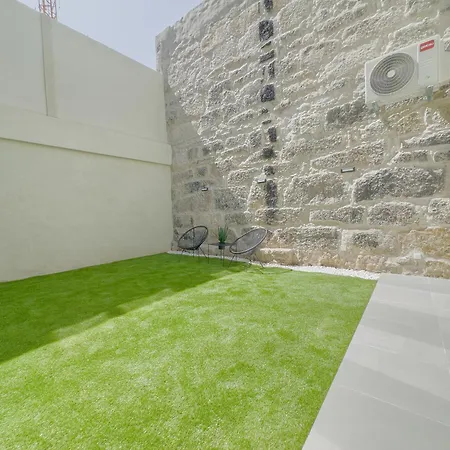 Vibrant Host-campo 24 Agosto Daire