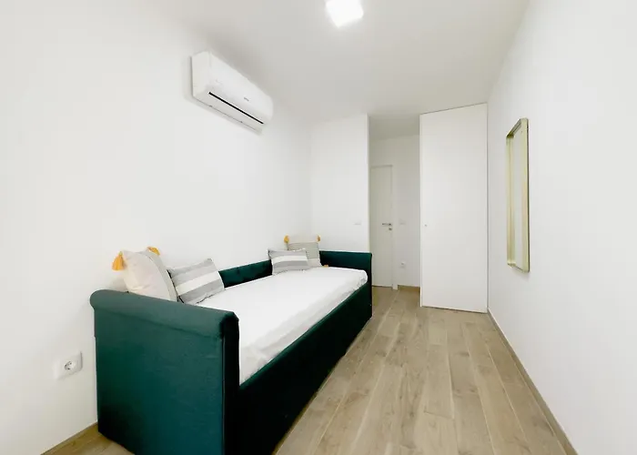 Vibrant Host-campo 24 Agosto * Oporto