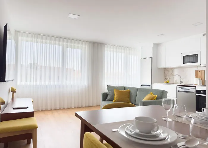 Vibrant Host-campo 24 Agosto Oporto