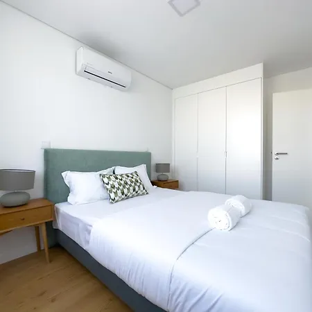 Vibrant Host-campo 24 Agosto פורטו